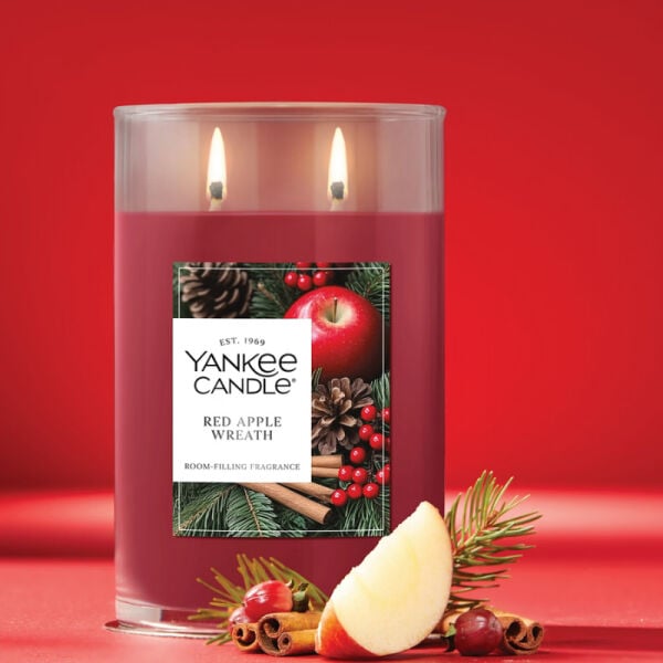 1630045 Orta Boy Mum Red Apple Wreath