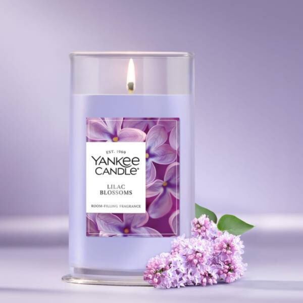 1632940 Küçük Boy Mum Lilac Blossoms