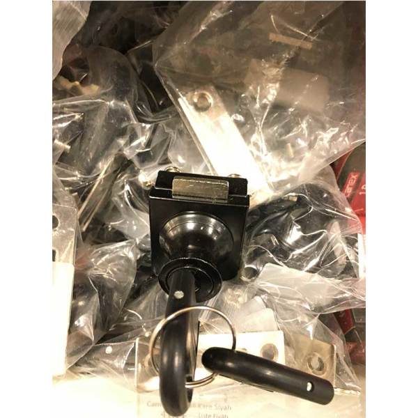 Cam Kilidi Tekli Kare Siyah