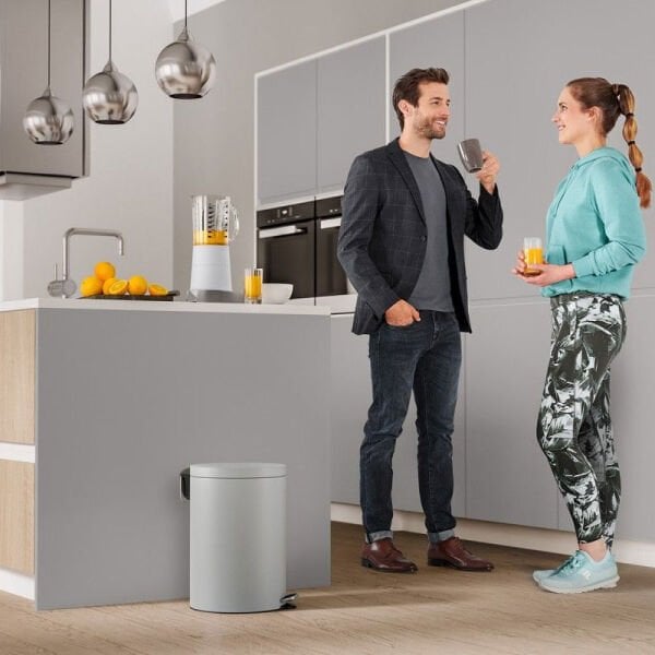 5020-601 Çöp Kovası Selekta Siyah 20 Lt