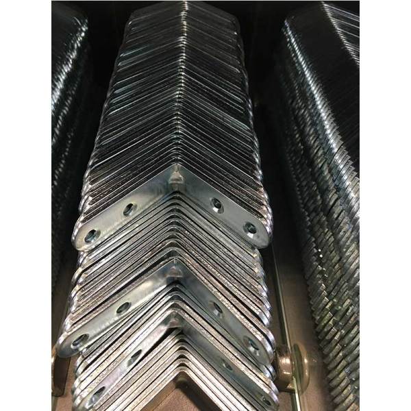 15mm Yuvarlak Başlı köşebent 45x45mm