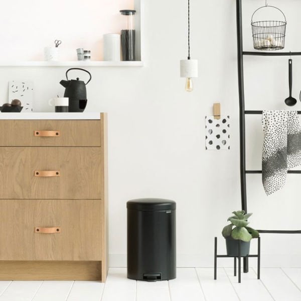 BRA 114106 Newicon Mat Siyah Çöp Kov.20L
