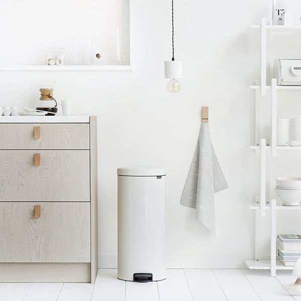 BRA 111785 Beyaz Pedallı Çöp Kova 30L