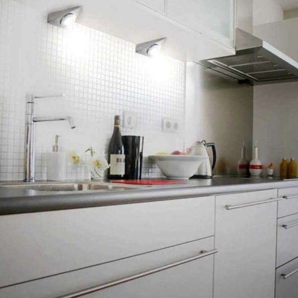 Üçgen Spot Siyah Tezgahaltı (Beyaz Işık)
